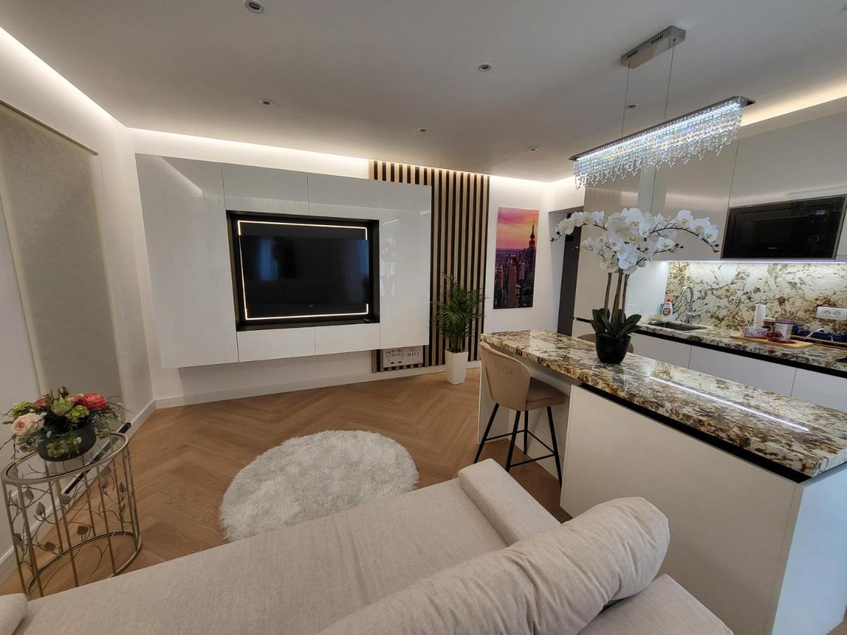 Grozavesti Luxury Apartment With 2 Rooms Bucharest Exterior photo